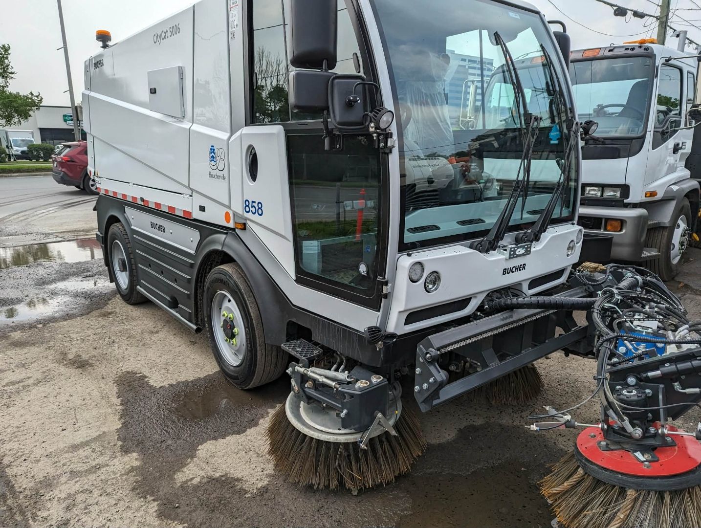 Bucher CityCat 5006 — front 3/4 before commercial detail
