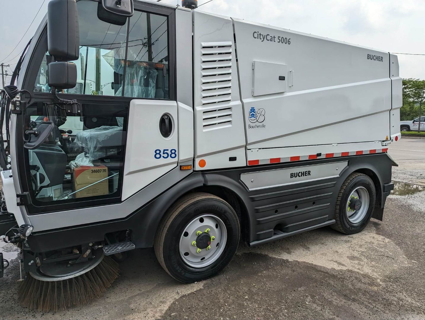 Bucher CityCat 5006 — driver side before commercial detail