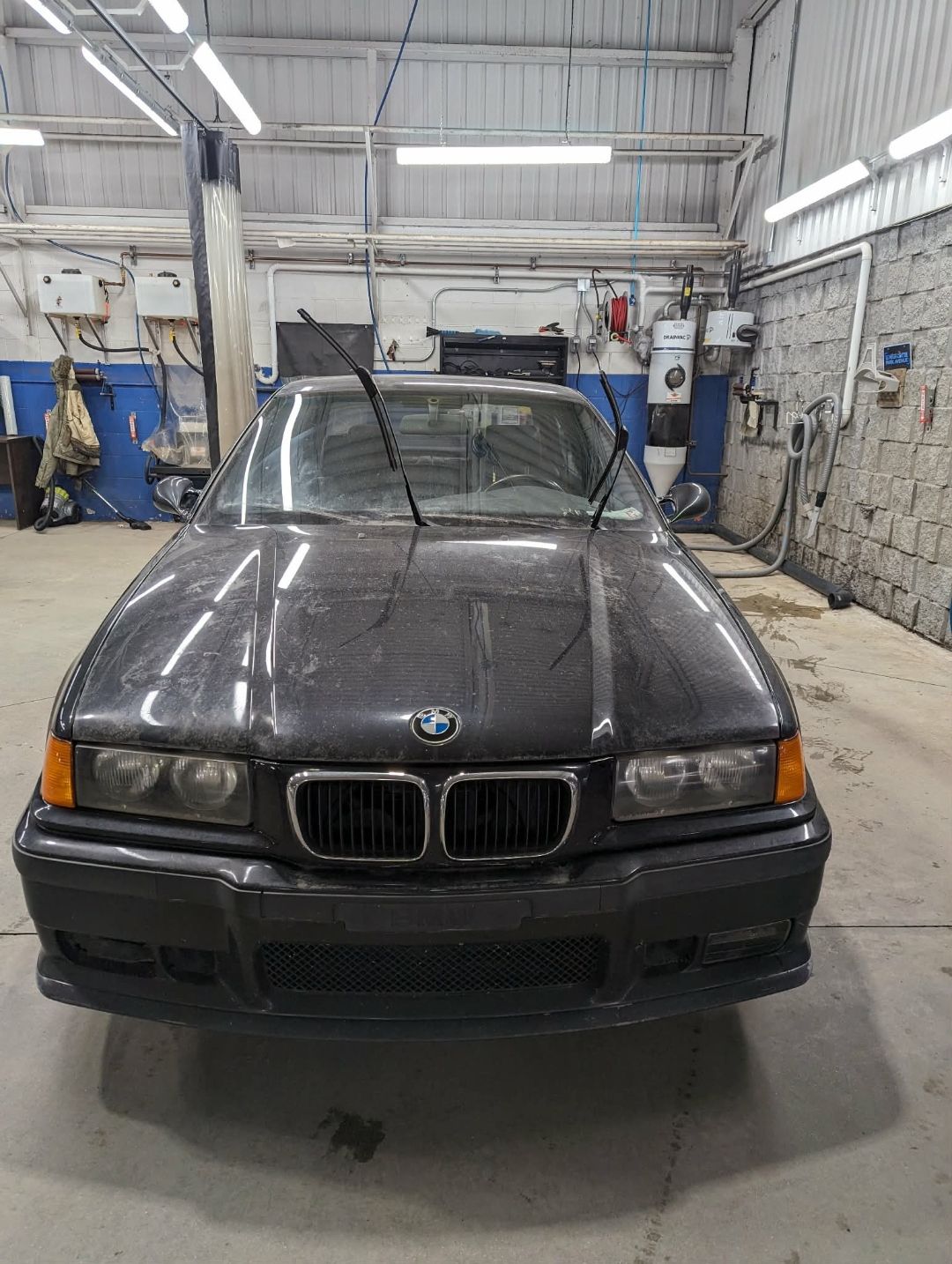 BMW M3 E36 — front dusty before exterior detail
