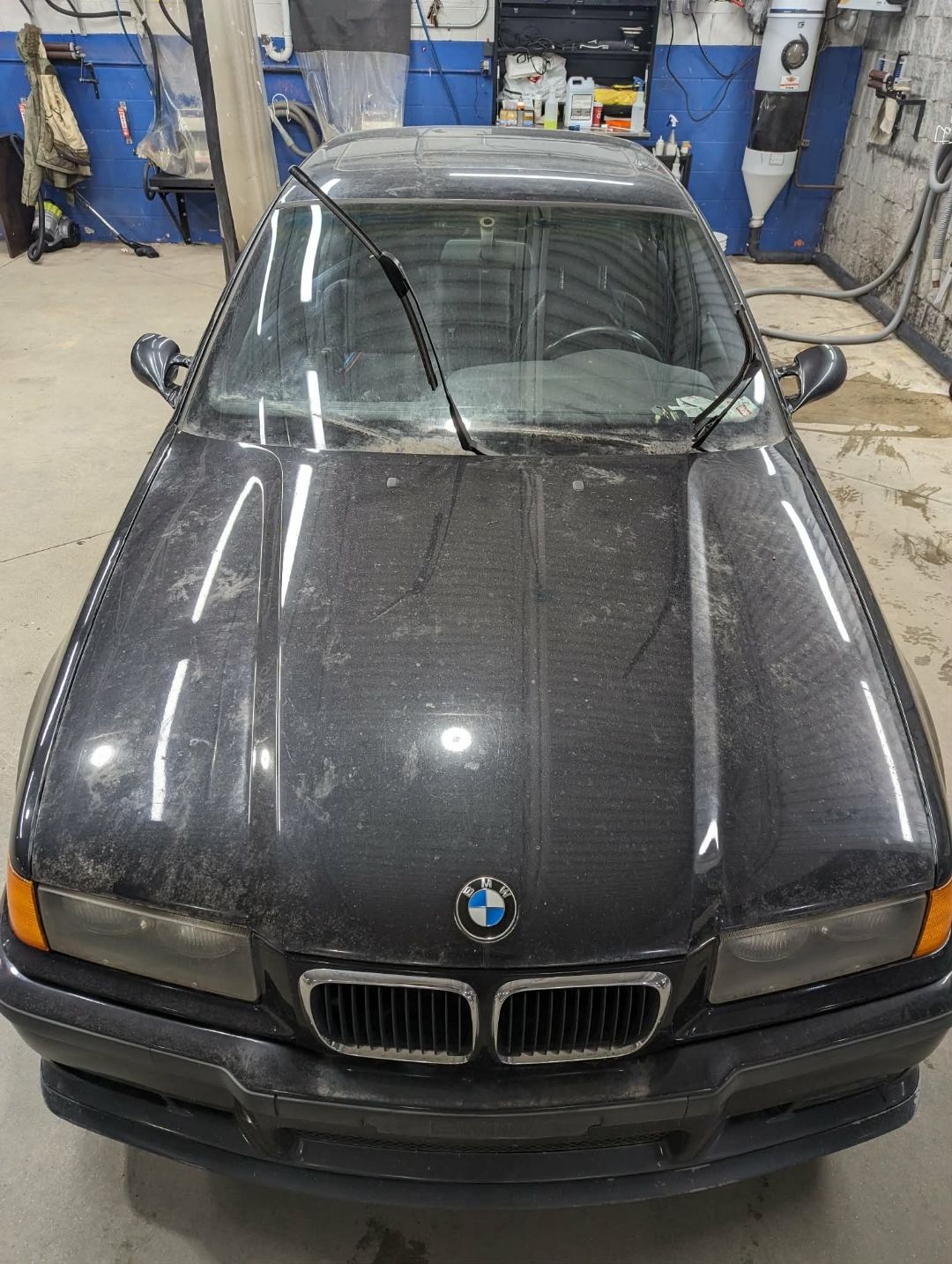 BMW M3 E36 — front heavy dust before exterior detail