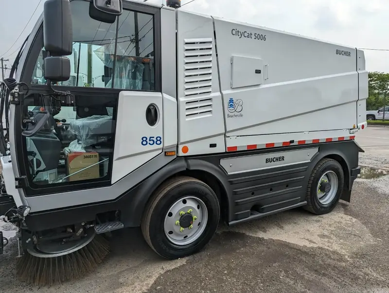 Bucher CityCat 5006 — driver side before commercial detail